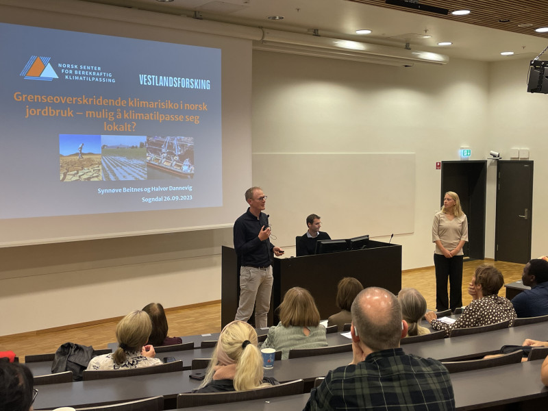 Halvor og Synnøve presenterer grenseoverskridande klimarisiko