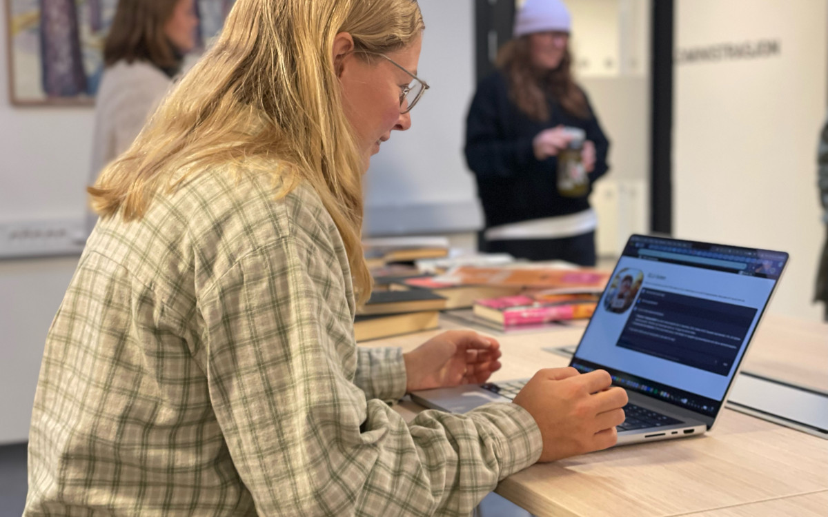 student med pratemotor