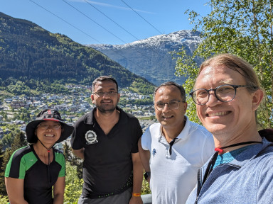 Rajendra og stipendiatar på tur